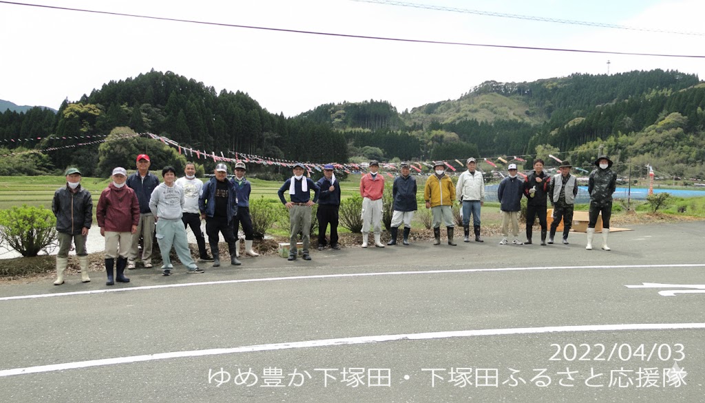 チームで協力する人々