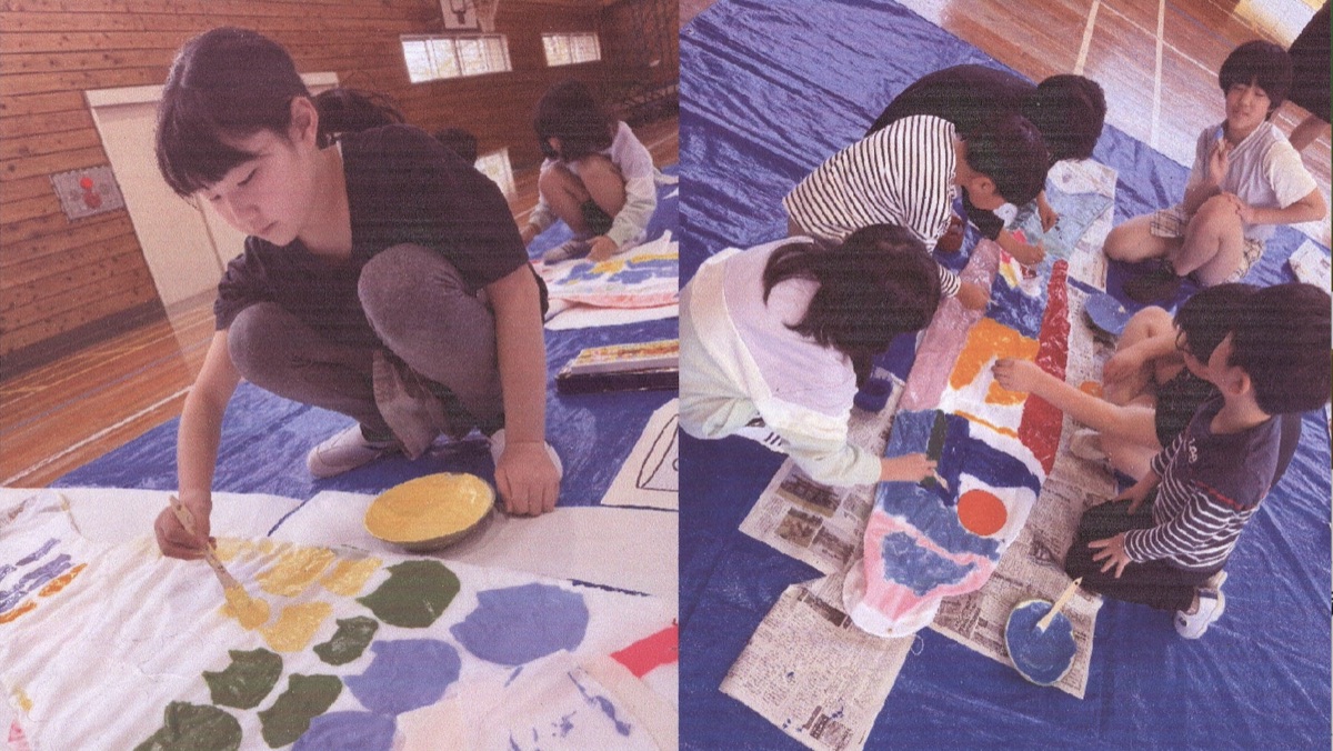 こいのぼりに色を塗る児童たち