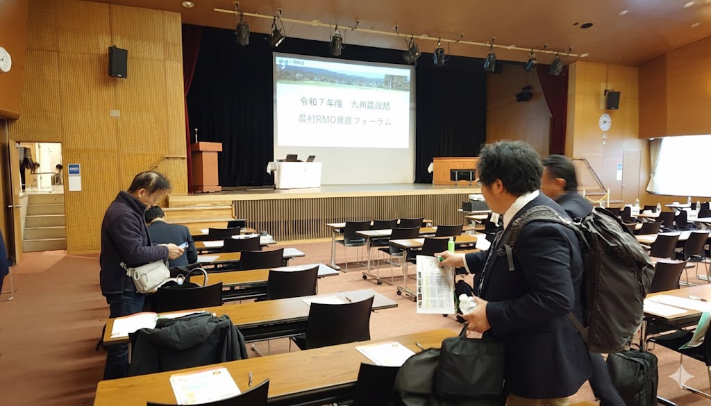 開式前の会場の様子