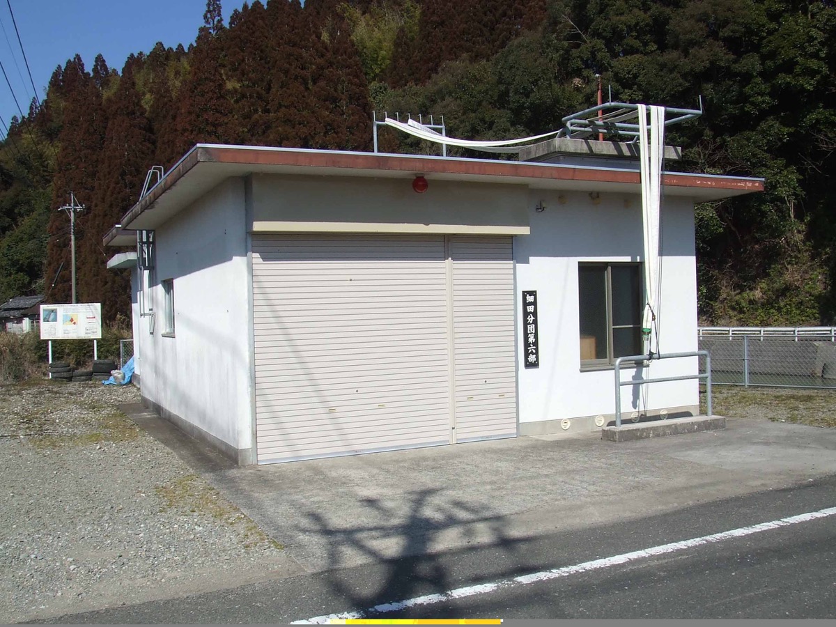 細田分団第6部格納庫 外観（県道日南志布志線側より撮影）
