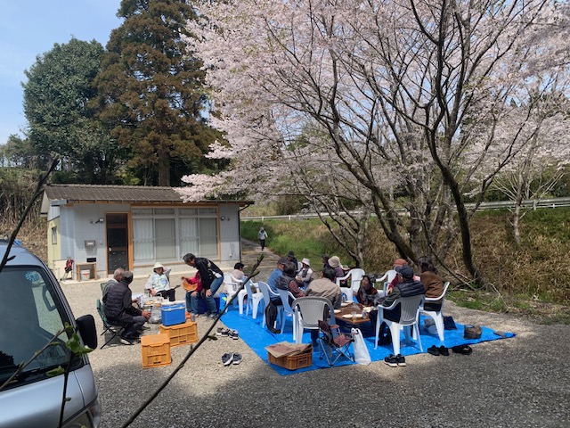 和やかに語らう観桜会のひととき