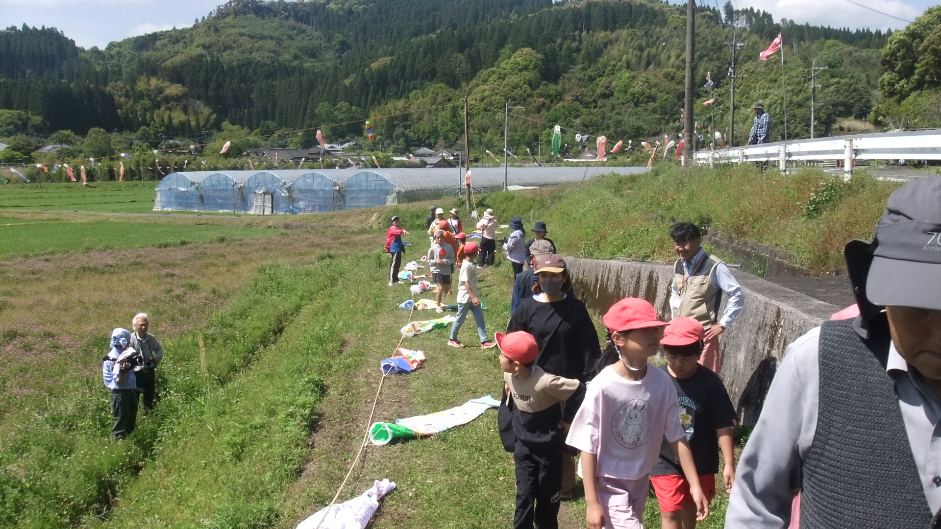 4月21日 こいのぼり掲揚 小学生 1枚目