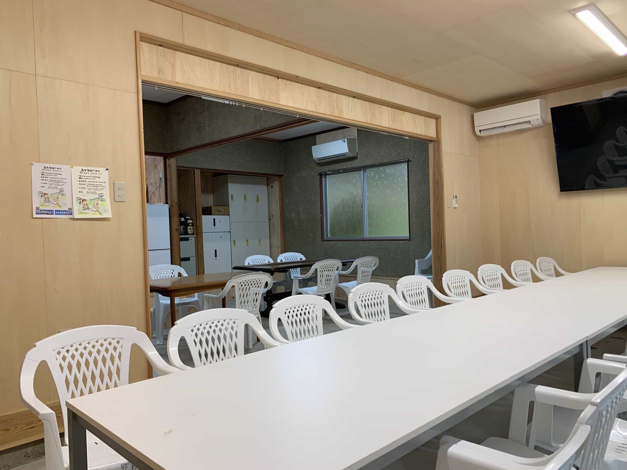 室内 桜が見える窓