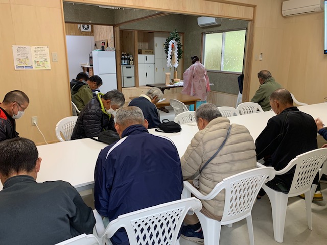 竣工祭の様子 - 参列者が神事に臨む