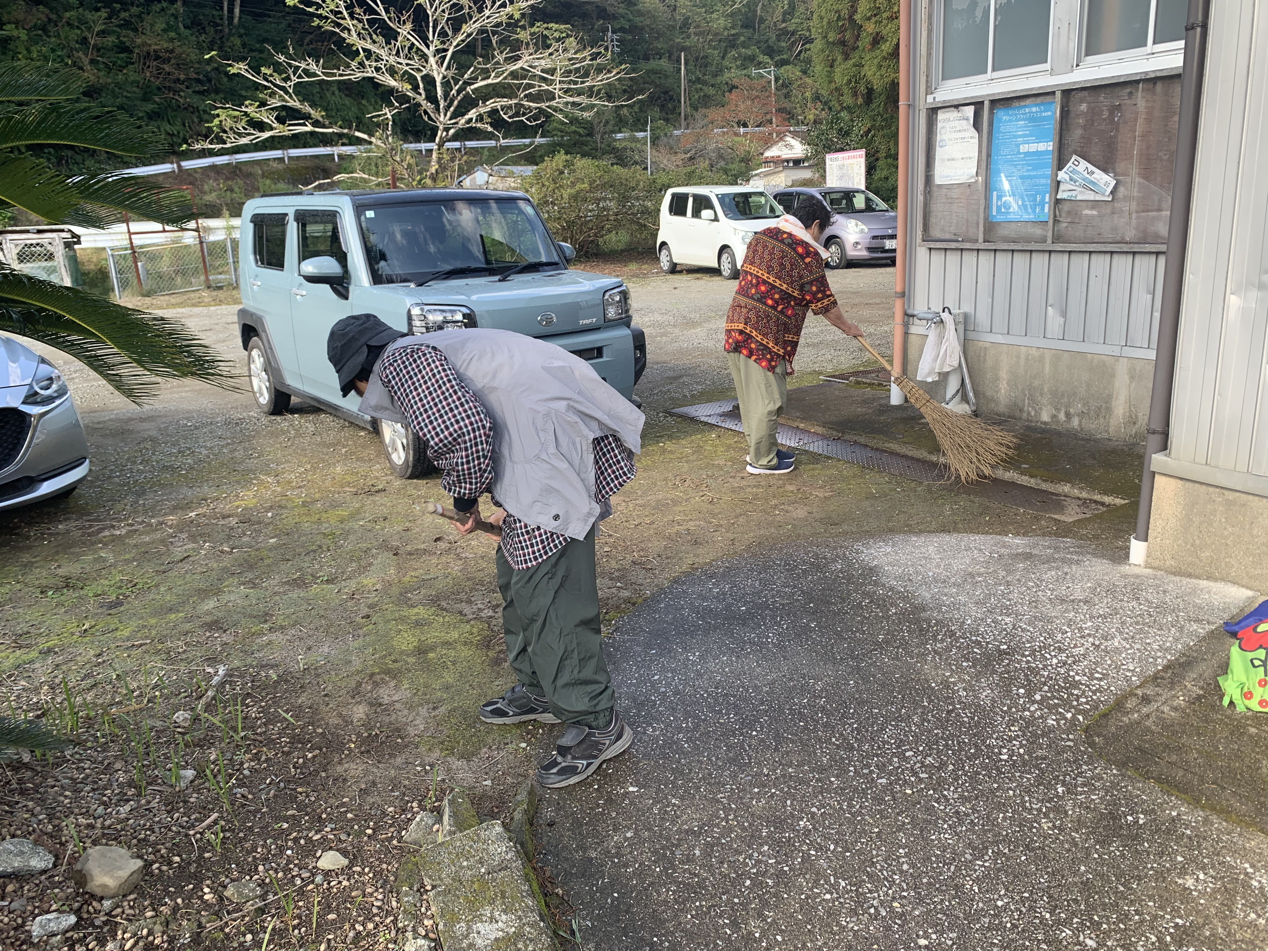 活動開始前の会場清掃の様子